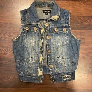 VINTAGE 90s Women’s Distressed Sleeveless Denim Vest ❤️‍🔥